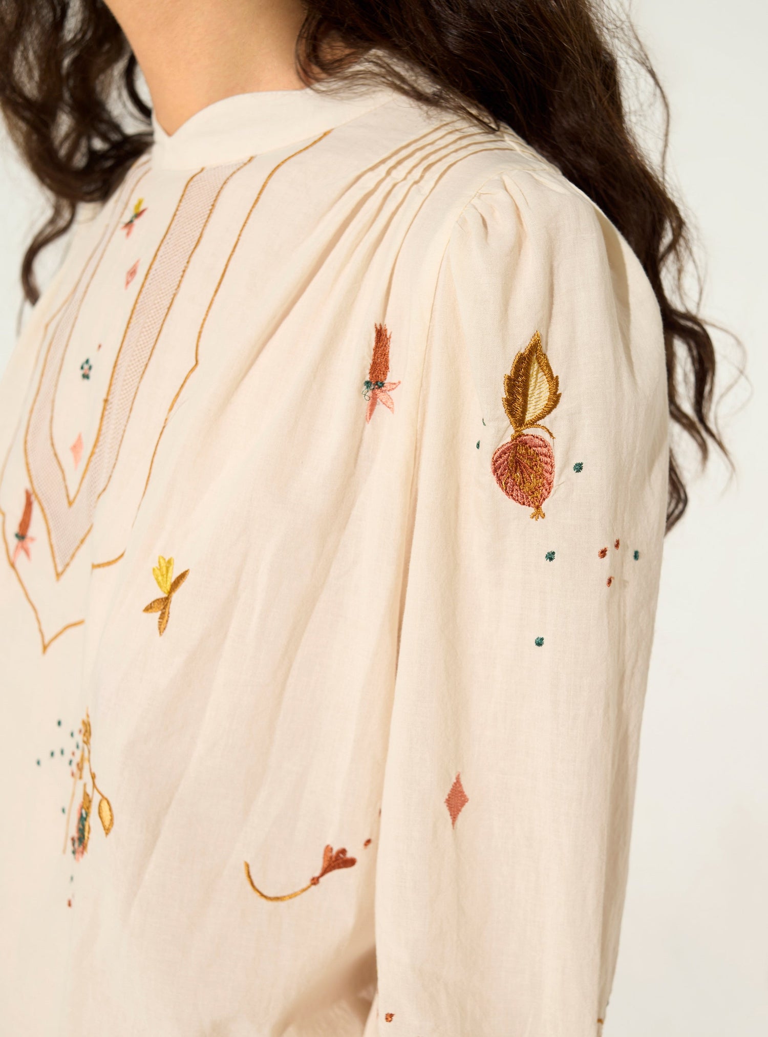 Embroidered blouse in white cotton