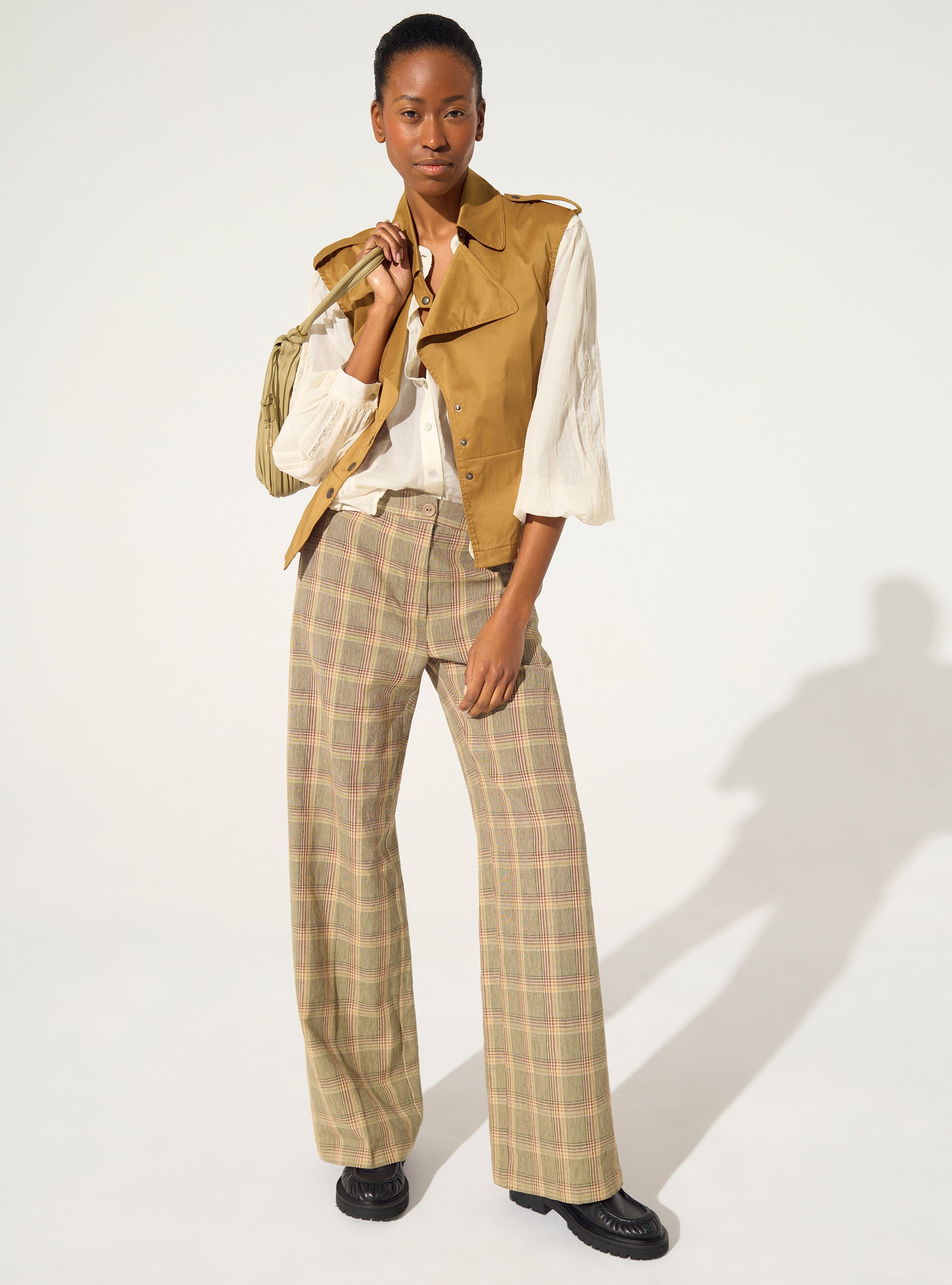 Chemise ajustée plissée en coton marron