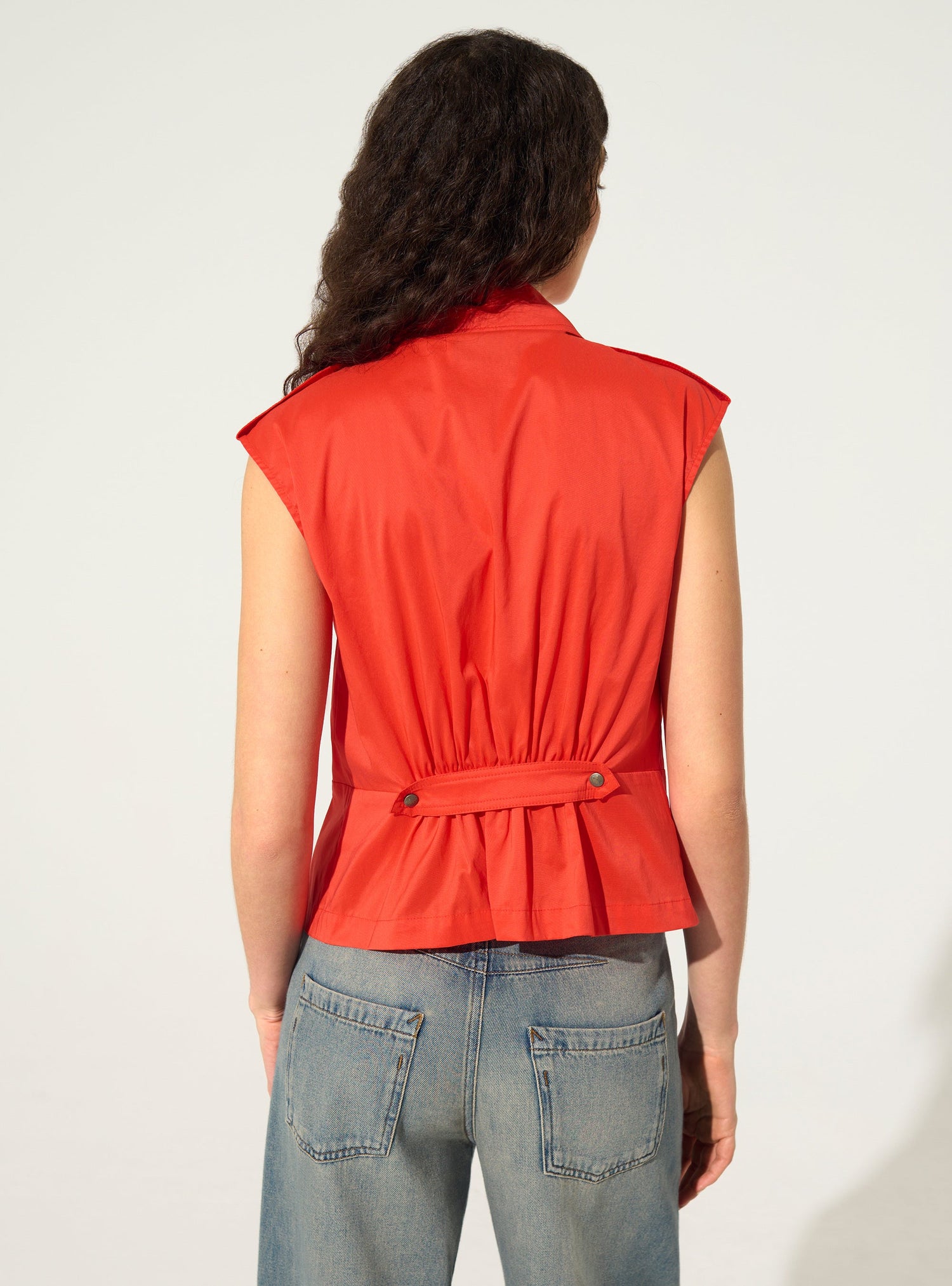 Chemise ajustée plissée en coton rouge