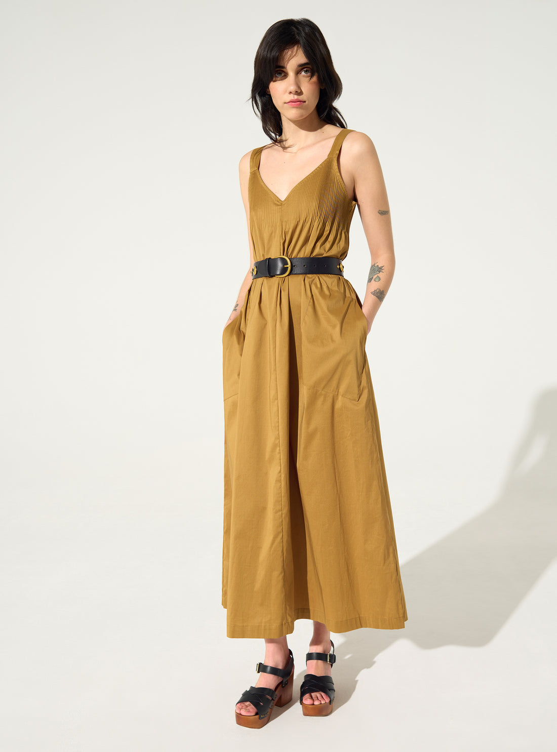 Robe ample plissée en coton marron