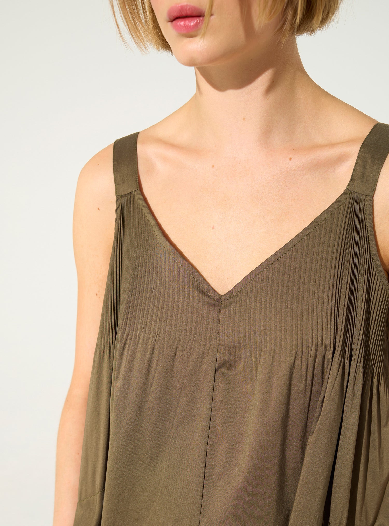 Robe longue plissée marron