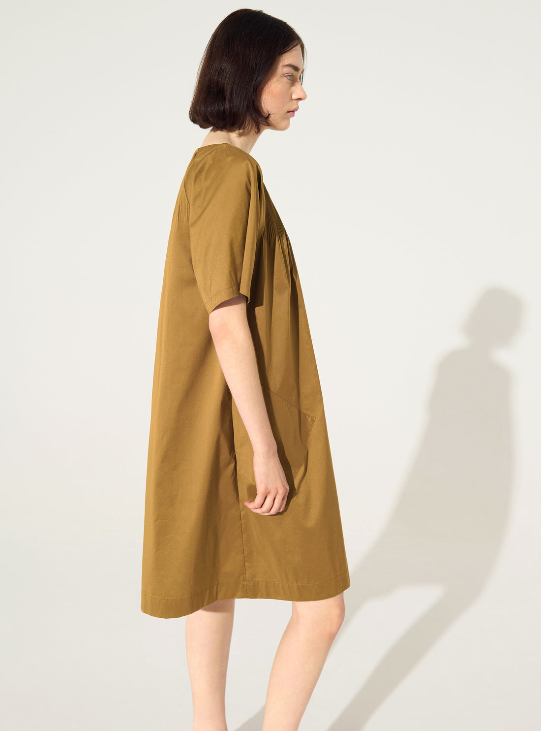 Robe ample plissée en coton marron