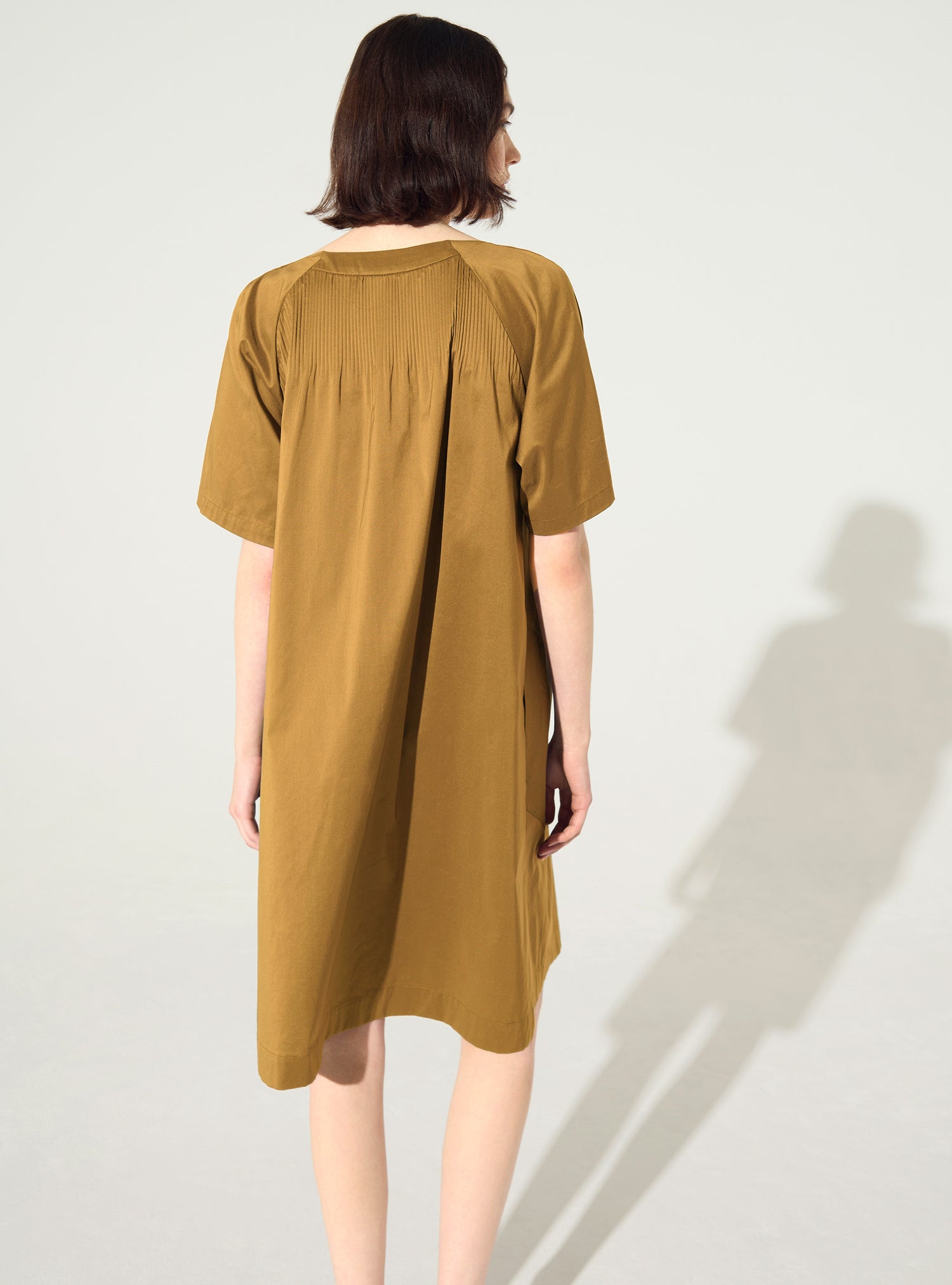 Loose-fitting pleated brown cotton dress