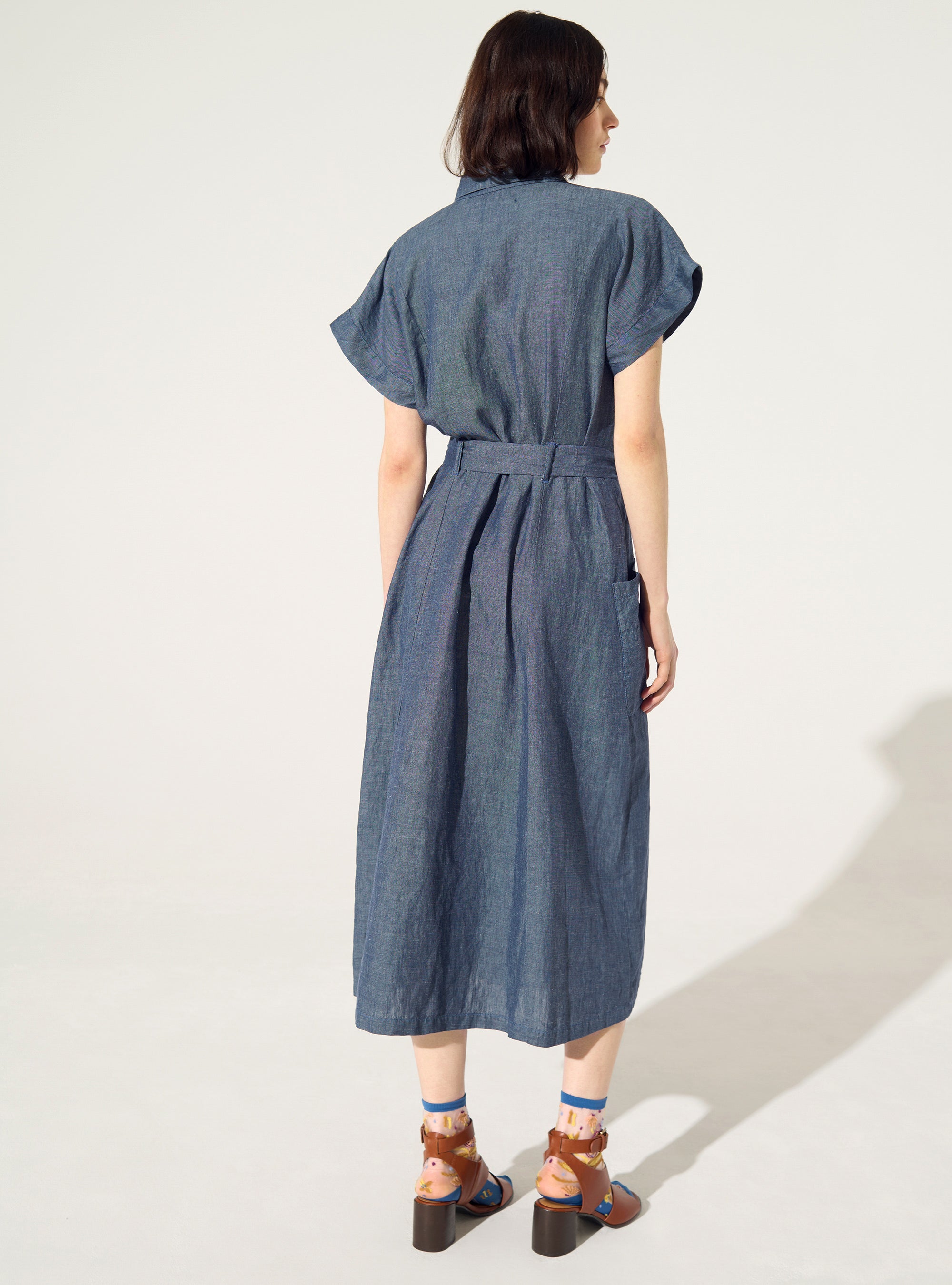 Loose-fitting blue linen and cotton dress