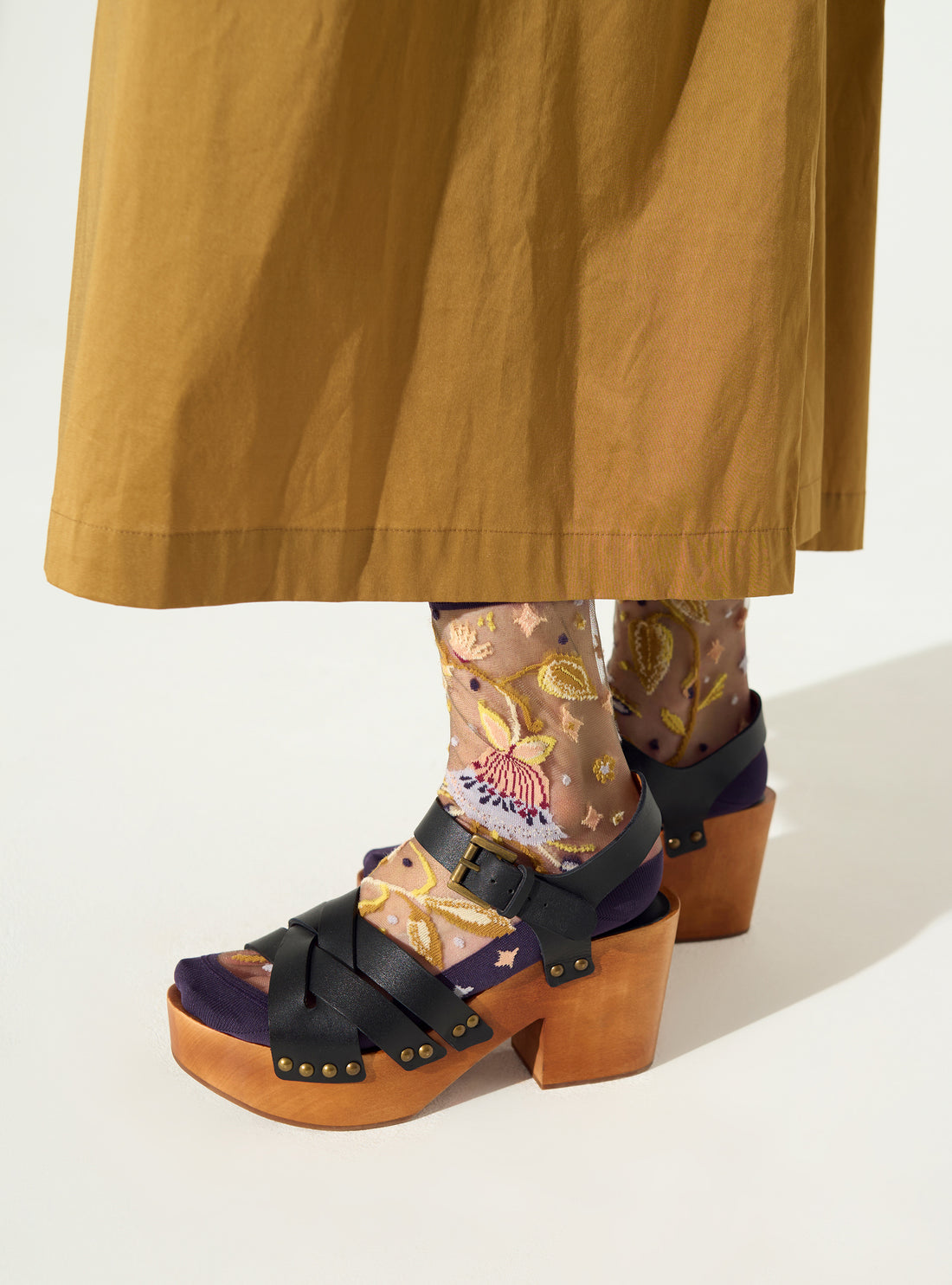 schwarze Ledersandalen