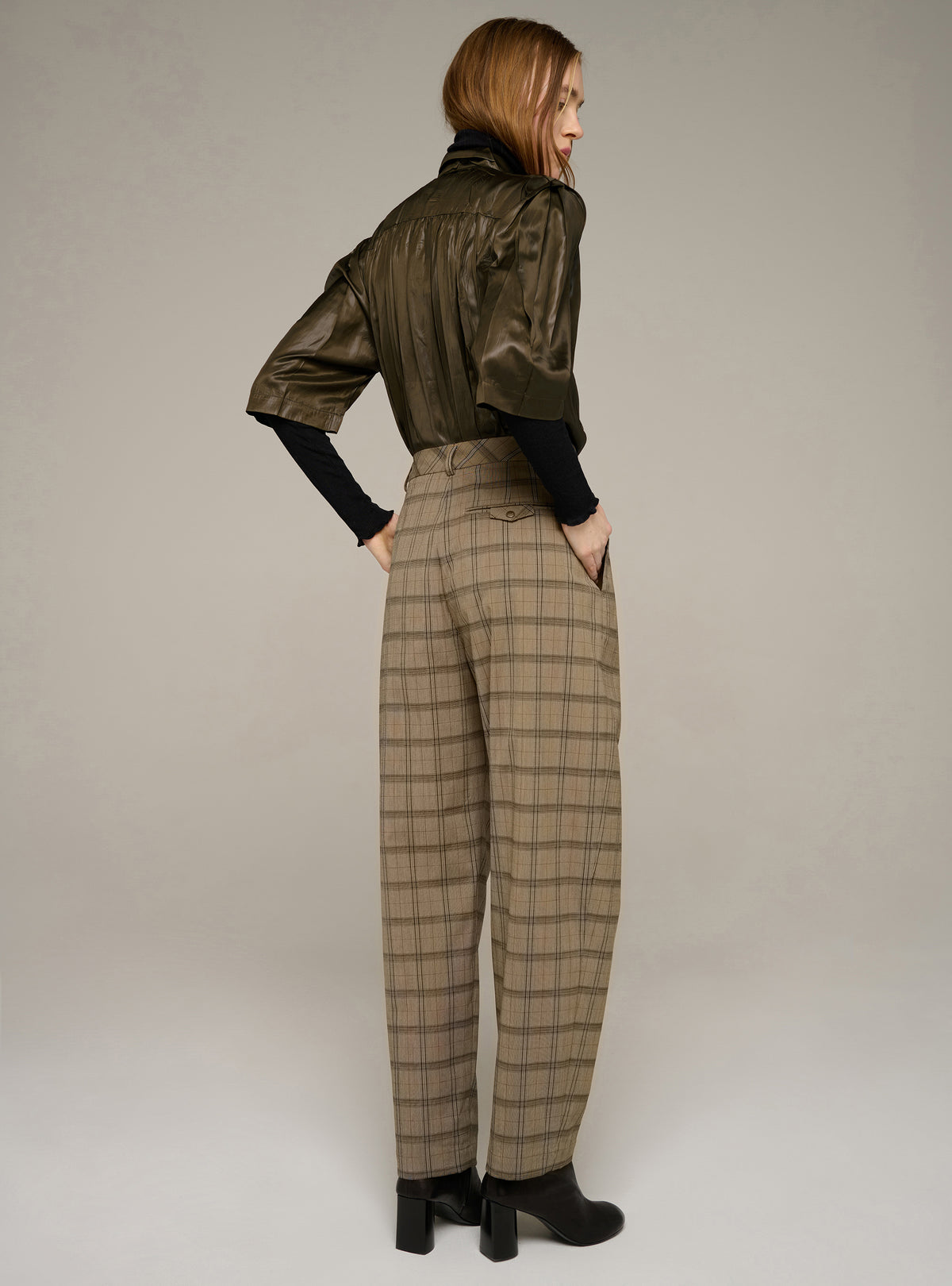 Pantalon carrotte à carreaux