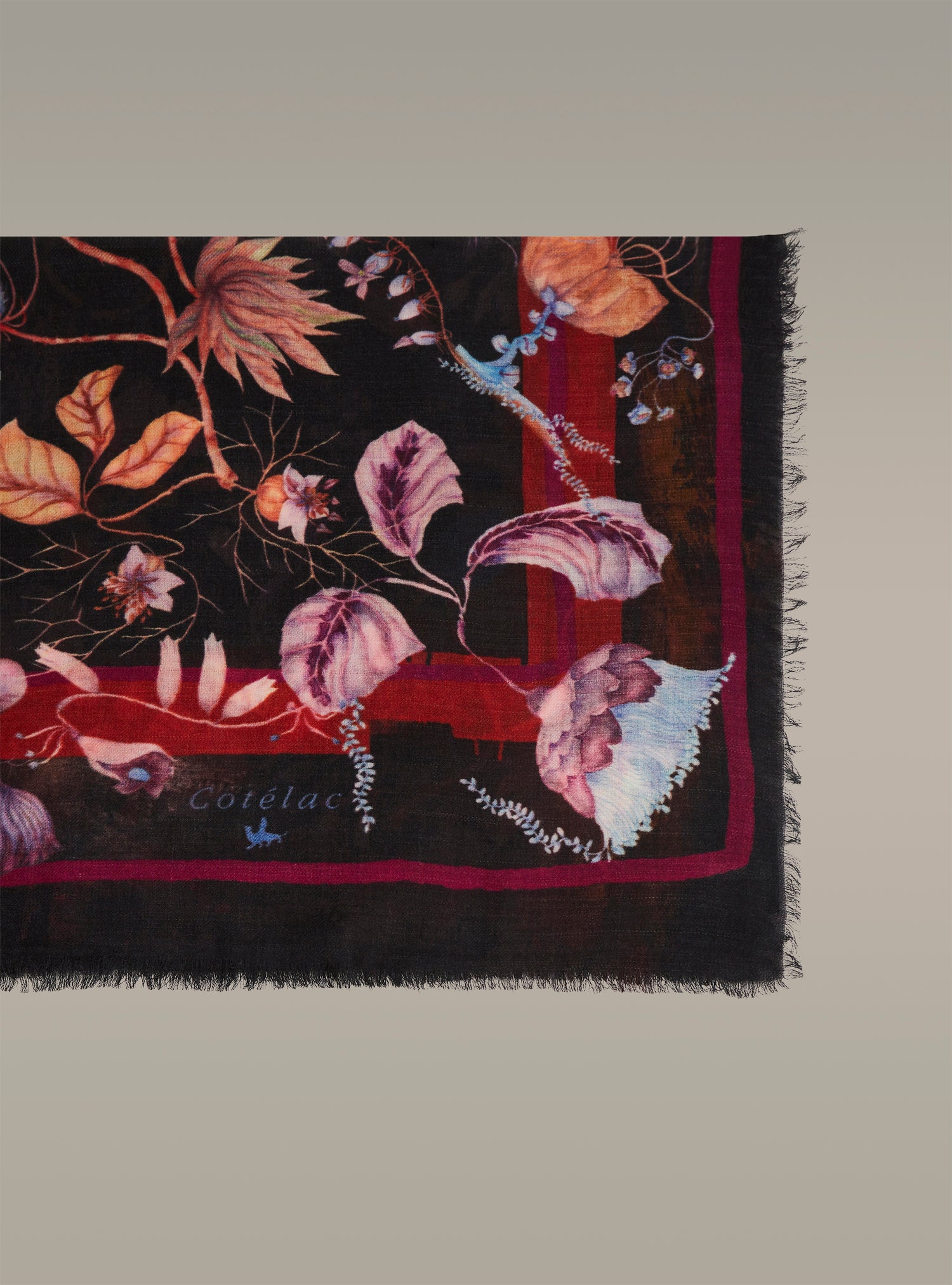 Foulard grand format en laine imprimé